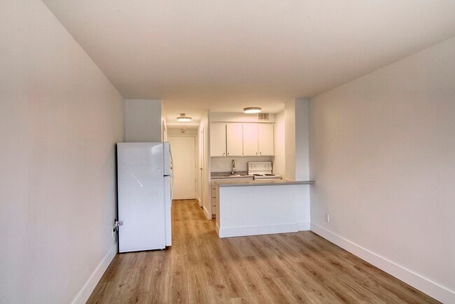 Building Photo - 3460 Rue Durocher
