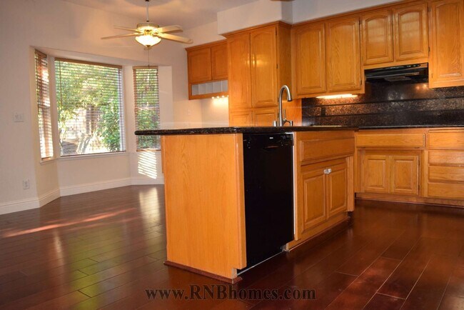 Foto del edificio - 303 Ironwood Cir