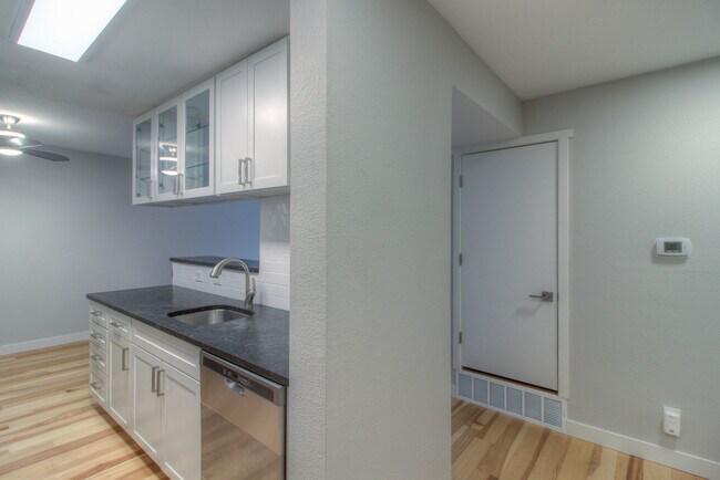 Building Photo - 7665 E Quincy Ave