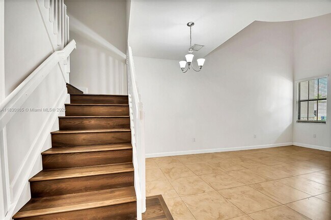Foto del edificio - 5840 NW 104th Path