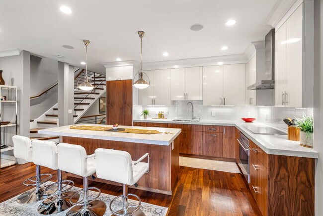 Building Photo - 375 Marlborough St
