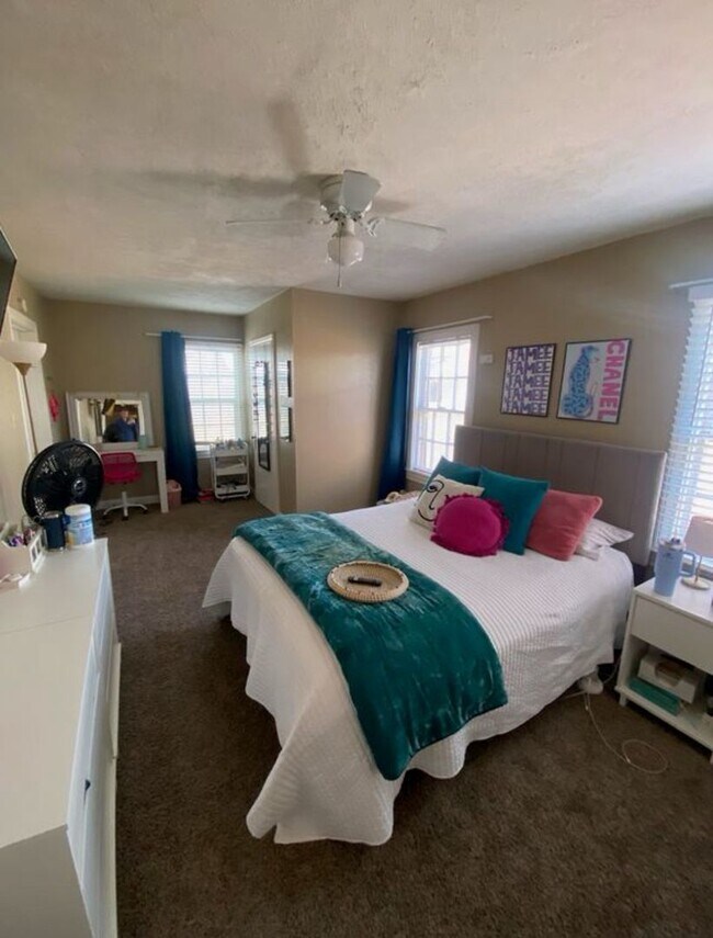 Building Photo - PRE-LEASING Nice 3 bedroom