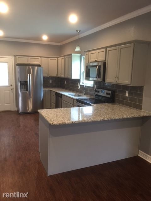 Building Photo - 2 br, 2 bath Townhome - 1655/57 Cal Young rd