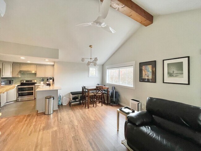 Foto del edificio - Remodeled 3-Bedroom Penthouse Condo with Views!