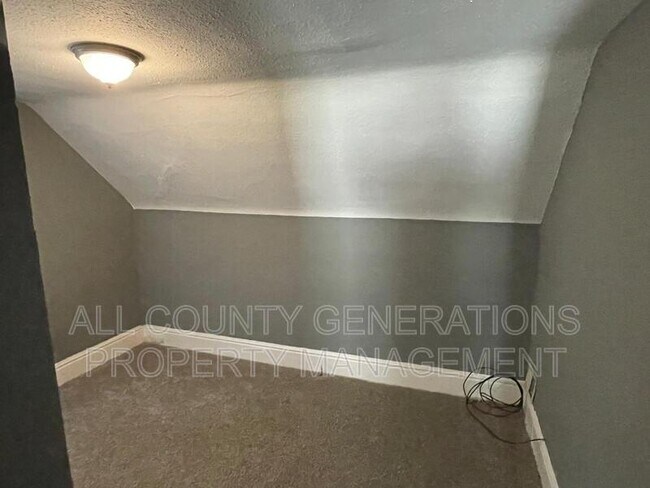Building Photo - 1407 E 90th St