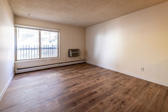 Foto del edificio - 2-Bedroom Condo for Rent at Aspen Grove