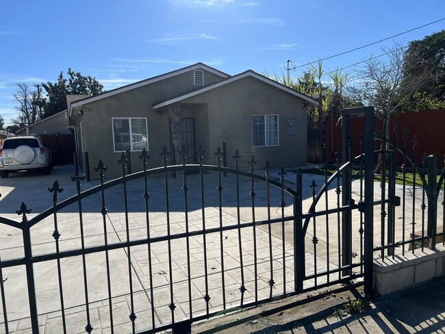 Building Photo - 770 E 12th St