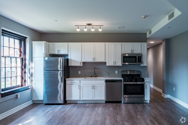 2BR, 1BA - 723SF - Kitchen - The Ingleside Apartments