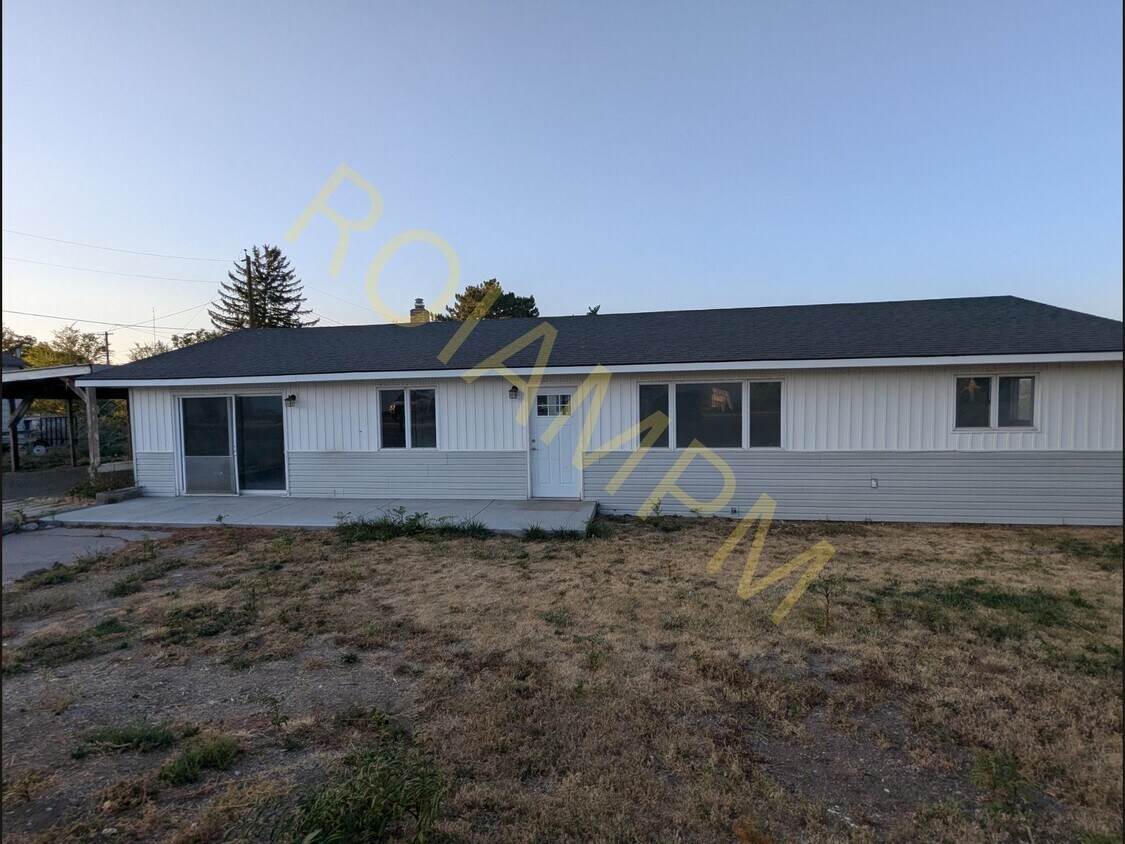 Primary Photo - 824 Craven Ave