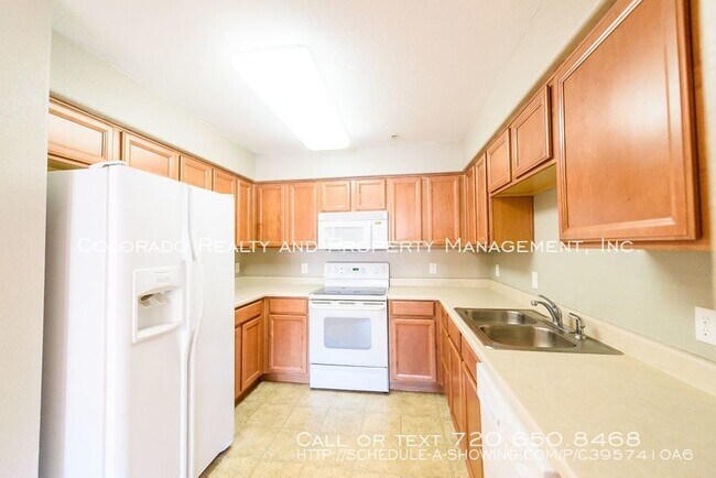 Building Photo - Adorable 3 Bed, 2 Bath Townhome in Aurora