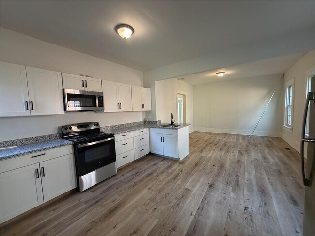 Foto del edificio - 1026 Inverness Ave