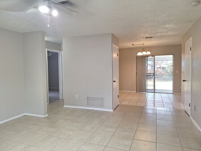 Building Photo - 3BR 2BA 1 Car Garage, Edgewater