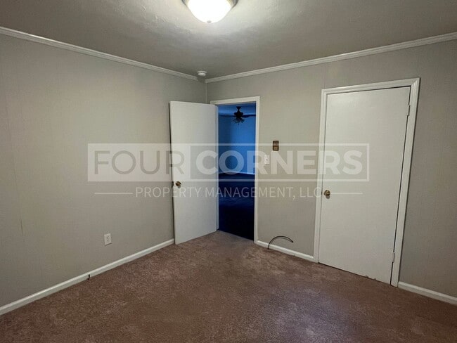 Building Photo - Lovely 2 Bedroom 1 Bath Home