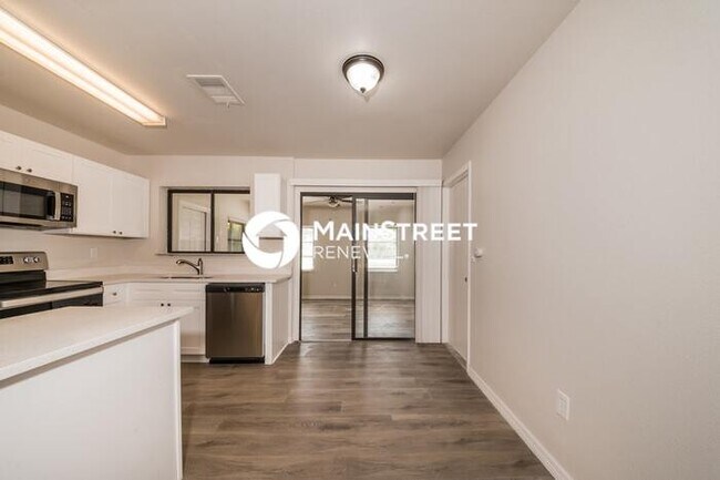 Foto del edificio - 3 Bedroom Pet-Friendly Home in NORTH PORT, FL with Main Street Renewal