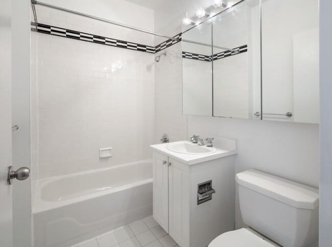 Building Photo - 3 bedroom in New York NY 10006
