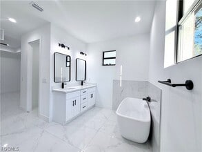 Building Photo - 312 Rosanna Ave