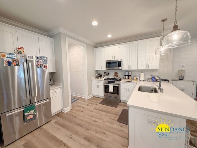 Building Photo - Charming 3BR Home with really great neighborhood perks!