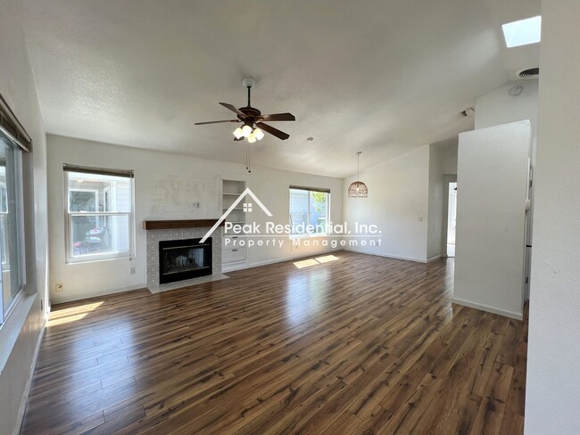 Foto del edificio - Wonderful 3bd/2ba Elk Grove Home with Garage!