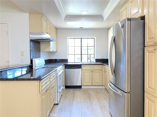 Building Photo - 2303 Presado Dr