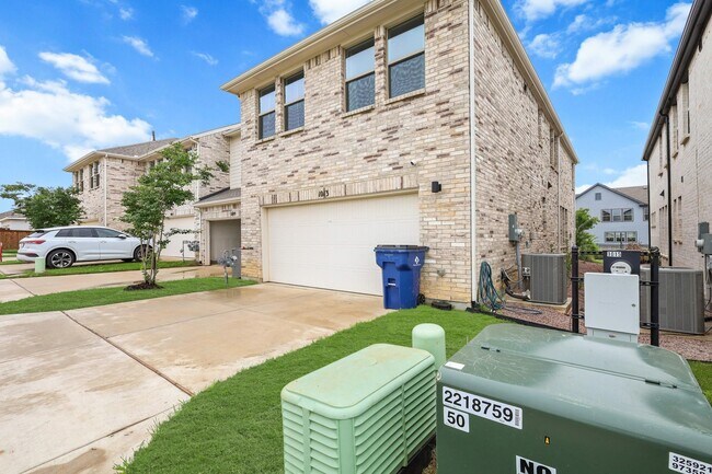 Building Photo - 1013 Carnation Dr