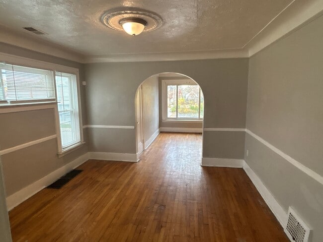 Building Photo - 4714–4716 Devonshire Rd