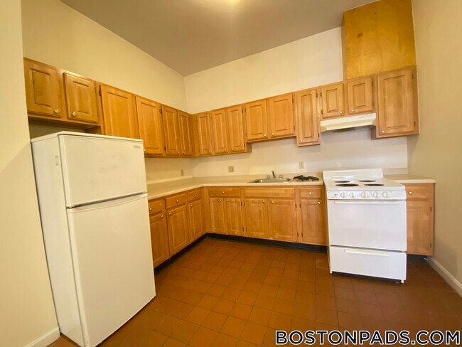 Building Photo - 81 Essex St