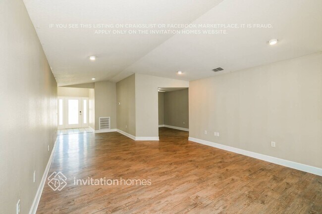 Foto del edificio - 3236 Forestbrook Dr N