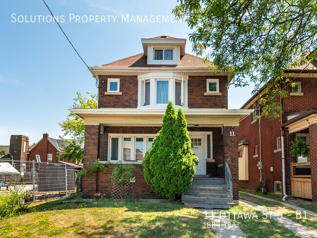 Photo du bâtiment - **1 Bedroom Basement Unit in Prime Location**