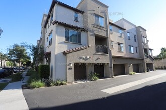 Building Photo - 535 S Motif St