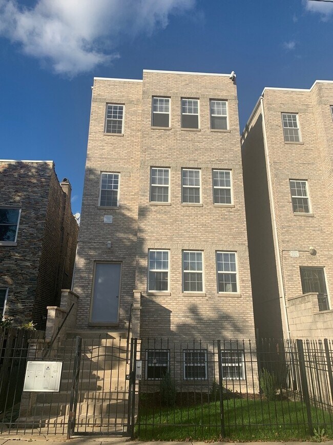 Foto del edificio - 3324 W Le Moyne St