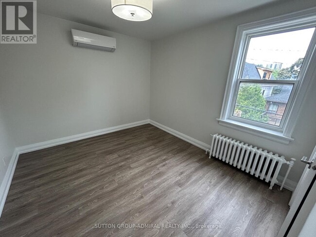 Building Photo - 464 Spadina Rd