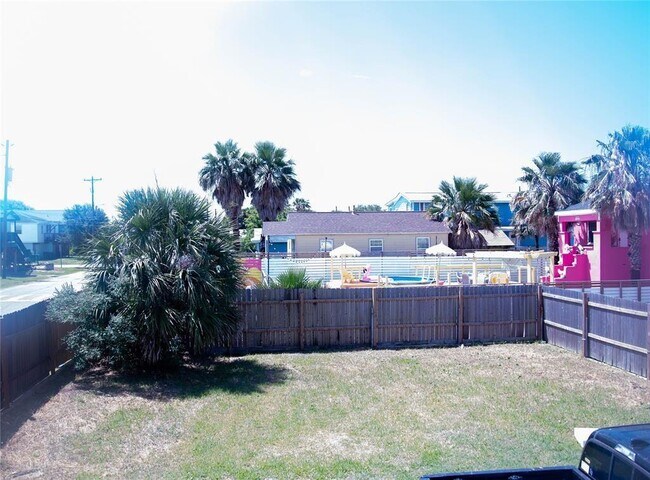 Foto del edificio - 6201 Heards Ln