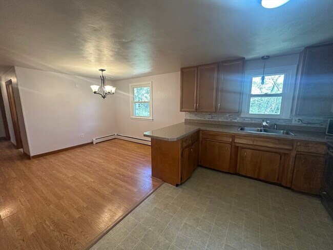 Foto del edificio - 242-244-244 Highland St