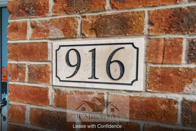 Foto del edificio - 916 Camden Ct