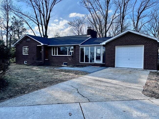 Foto del edificio - 123 McCutcheon Ave