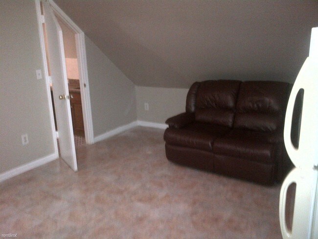 Building Photo - 2 br, 1 bath  - 57 E 16th St Apt 1