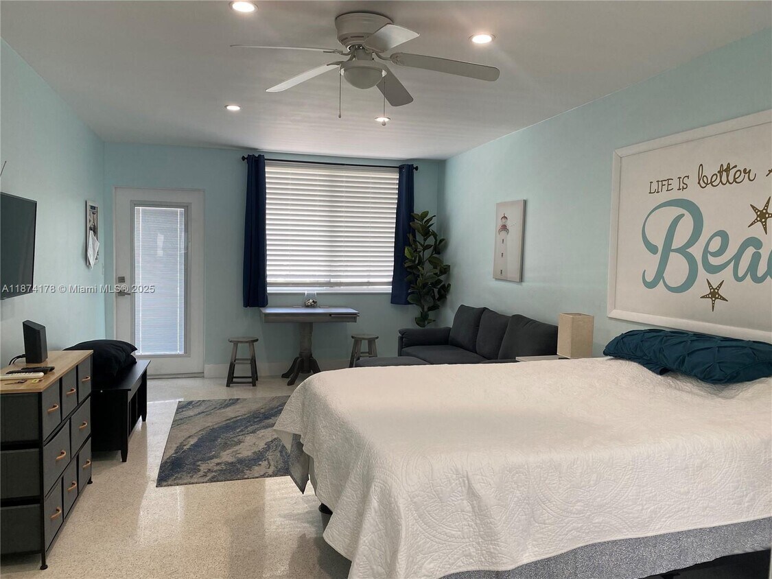 Foto principal - 4228 N Ocean Dr