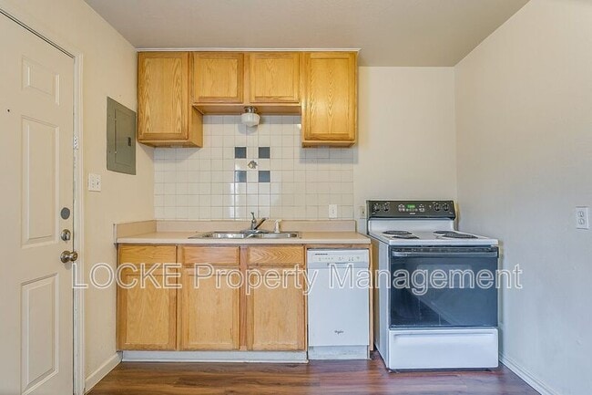 Building Photo - 3417 S University Dr