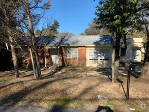 Building Photo - 809 Johnson St