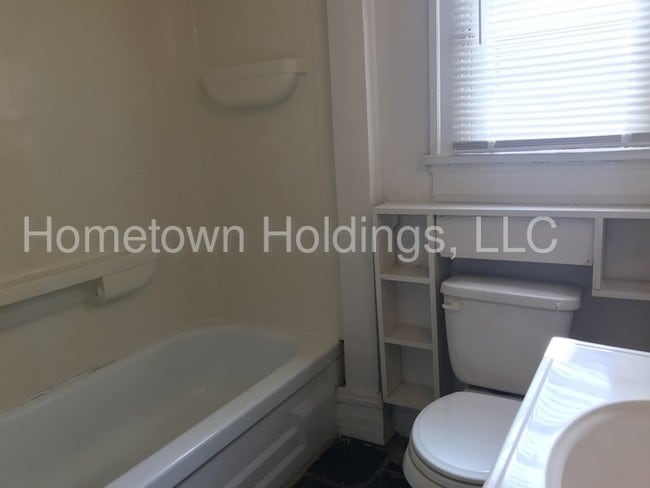 Building Photo - SW Roanoke Apartment