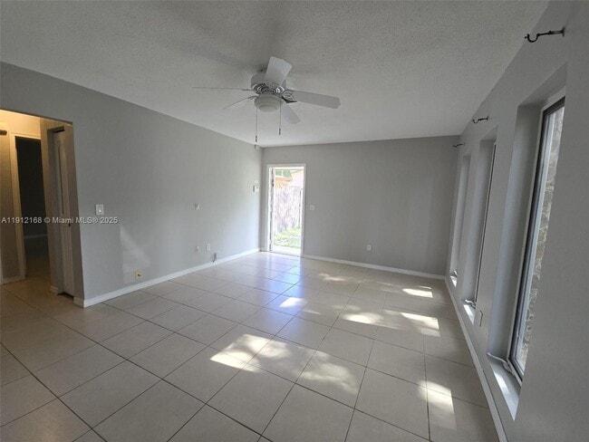 Building Photo - 4830 SW 27th Ave