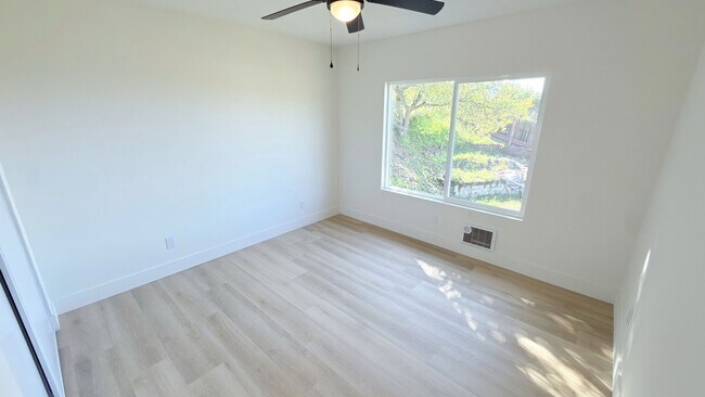 Building Photo - 1731 Magazine St