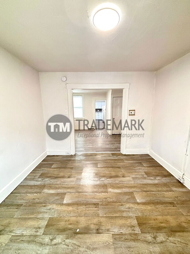 Building Photo - 513 Green St