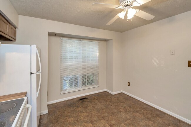 Building Photo - 508 Cabin Ct