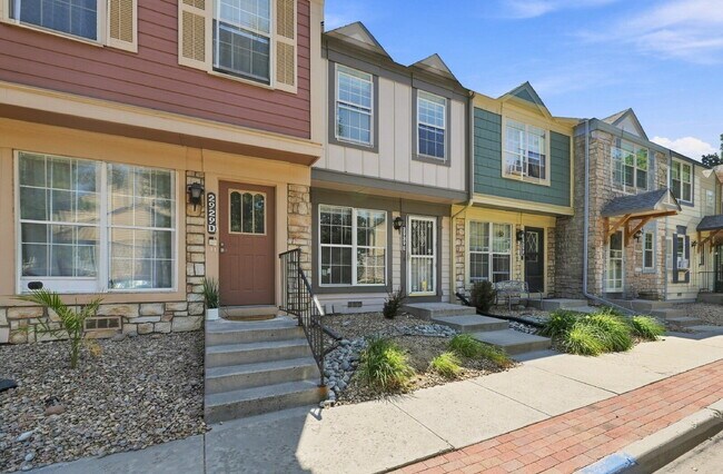 Building Photo - $1,895.95 - 2 Bed 1.5 Bath Townhome in Westminster with In Unit Laundry!