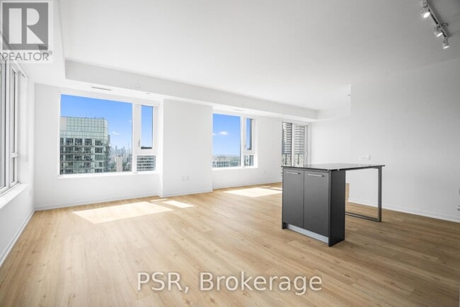 Photo du bâtiment - 101 Roehampton Ave