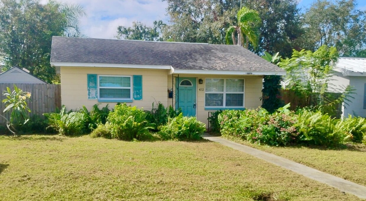 Foto principal - Charming 3-Bedroom Bungalow in the Heart o...