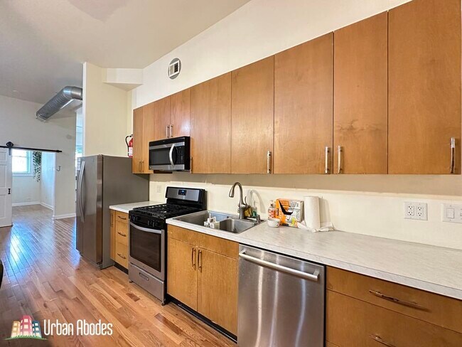 Building Photo - 3040 N Ashland Ave