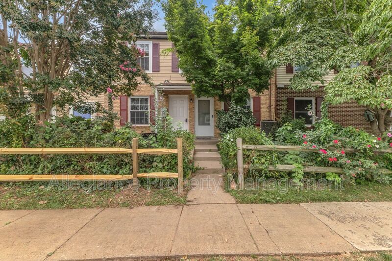 Foto principal - 90 Adams Dr NE