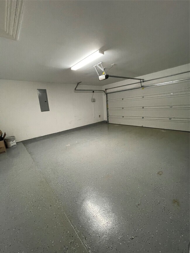 Building Photo - 11075 Walts Run Ln
